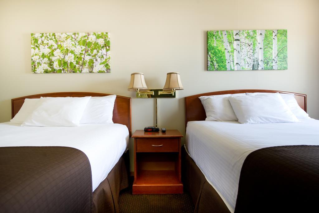 Queen Room with Two Queen Beds,925882528:JPEG