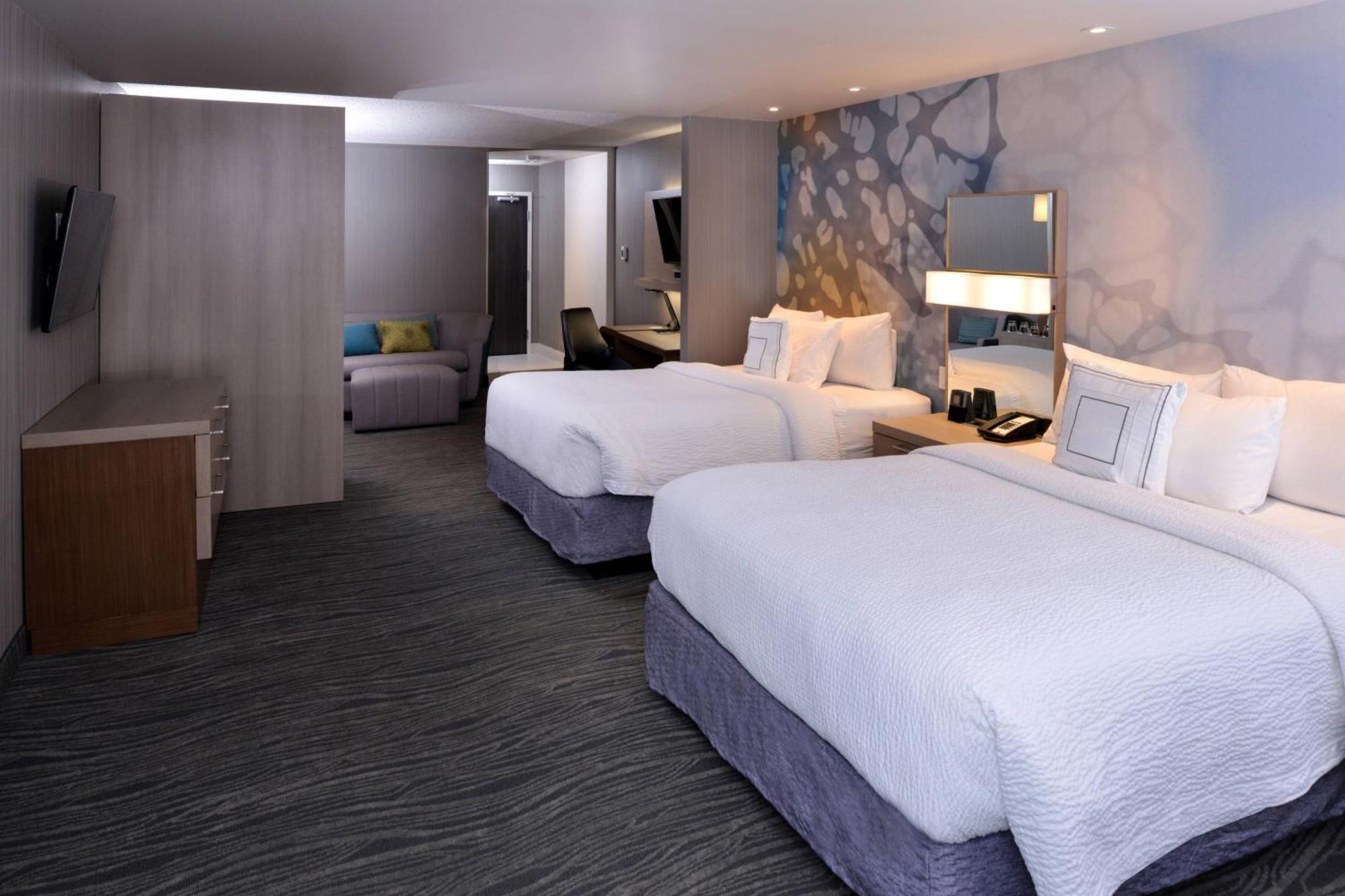 Studio with Two Queen Beds, Parking Lot View and Sofa Bed