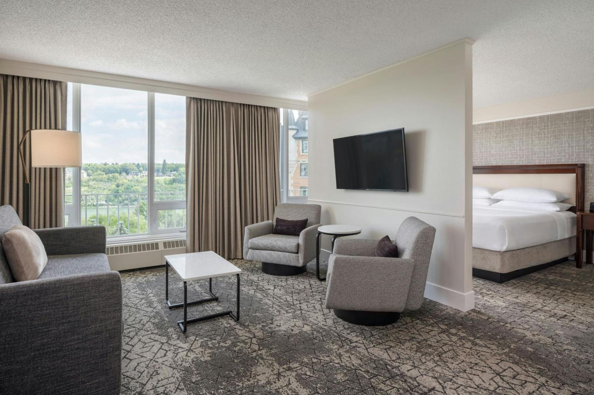 Junior Suite 1 King Sofa bed River view