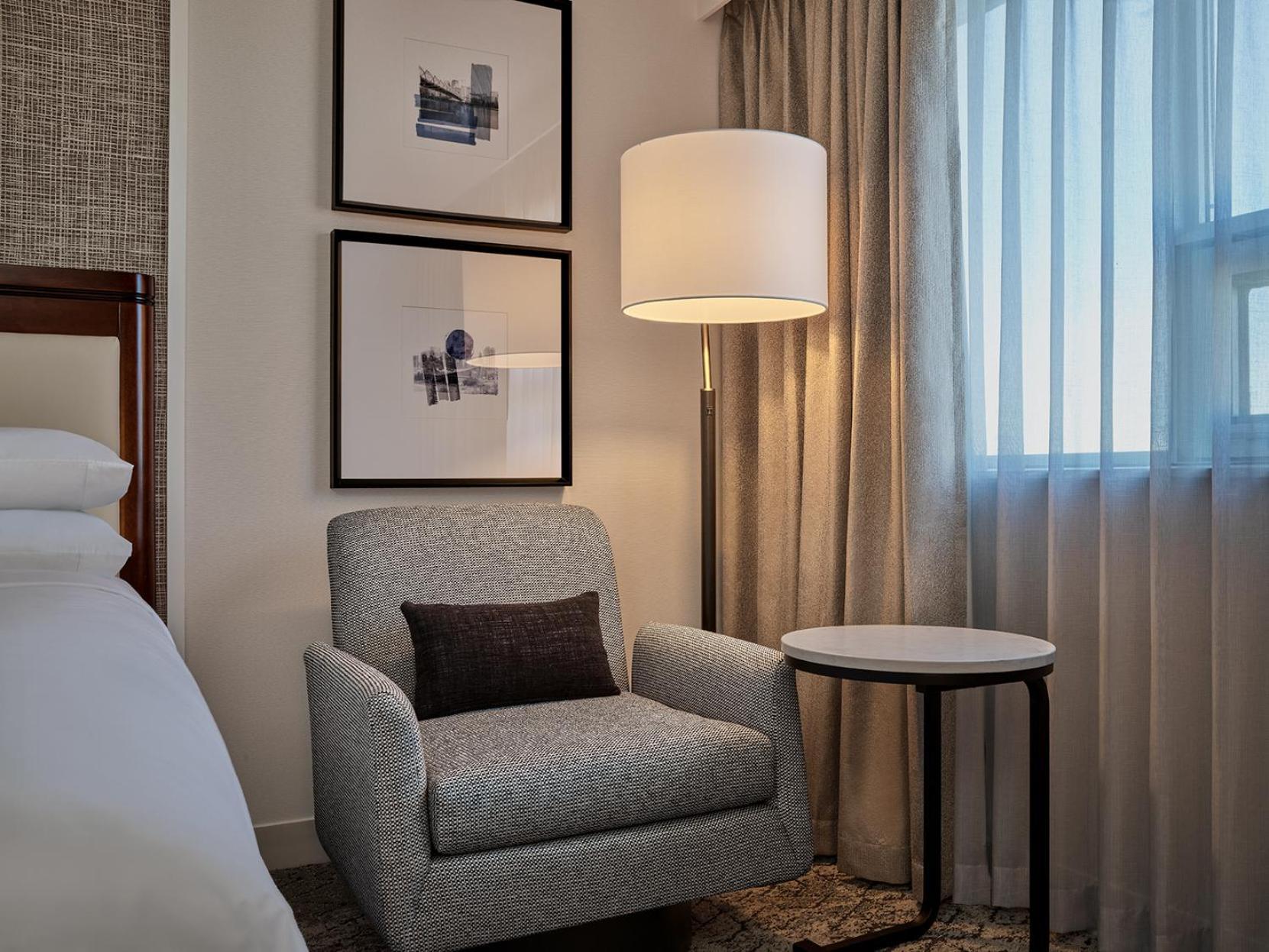 1 King Classic Guest Room