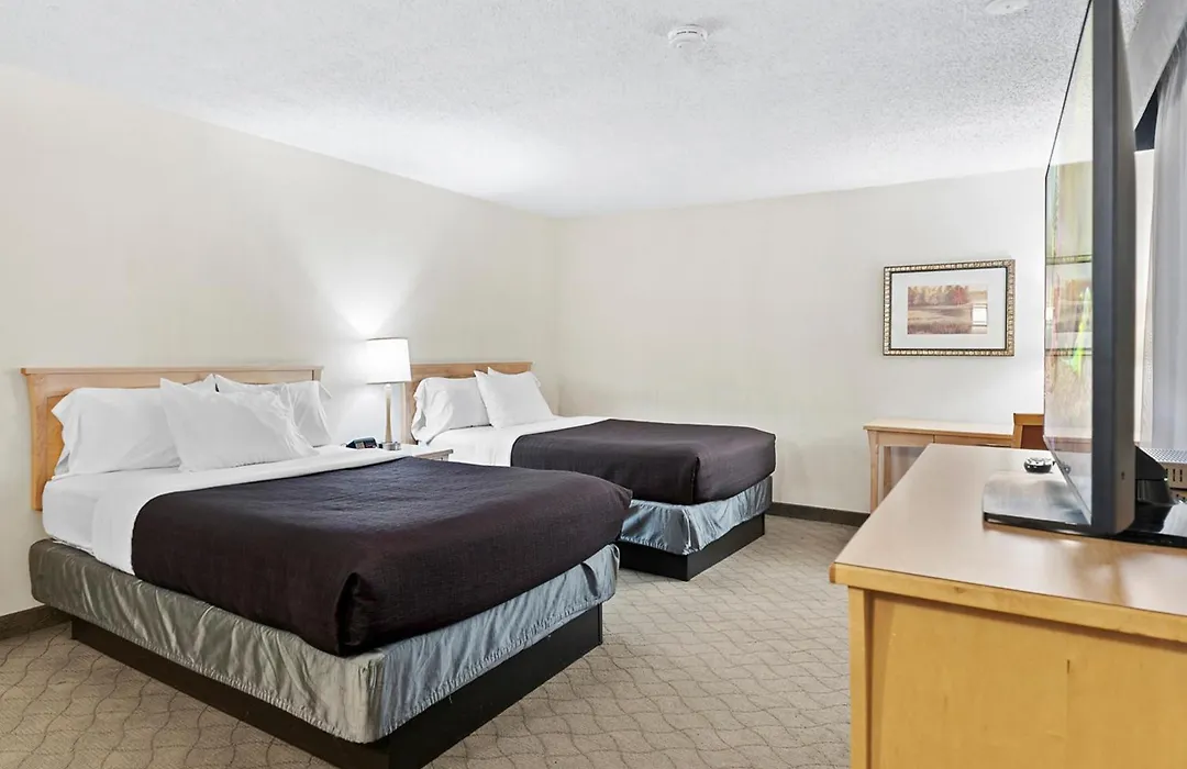 Travelodge Hotel By Wyndham Saskatoon-1