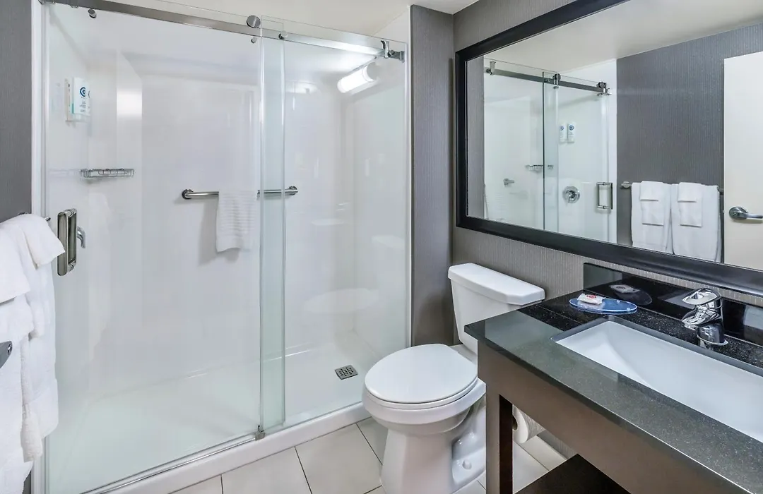 Comfort Inn Saskatoon Centre-1