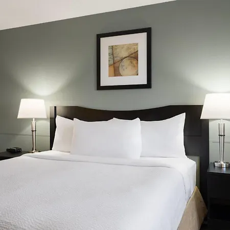 Ramada By Wyndham Saskatoon-3