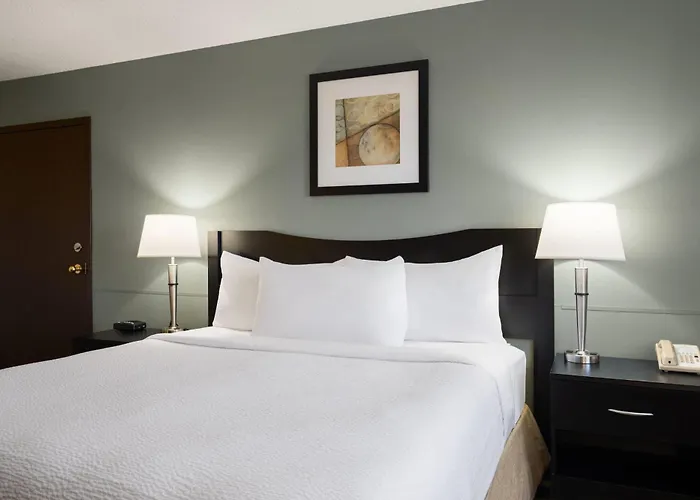 Ramada By Wyndham Saskatoon Hotel